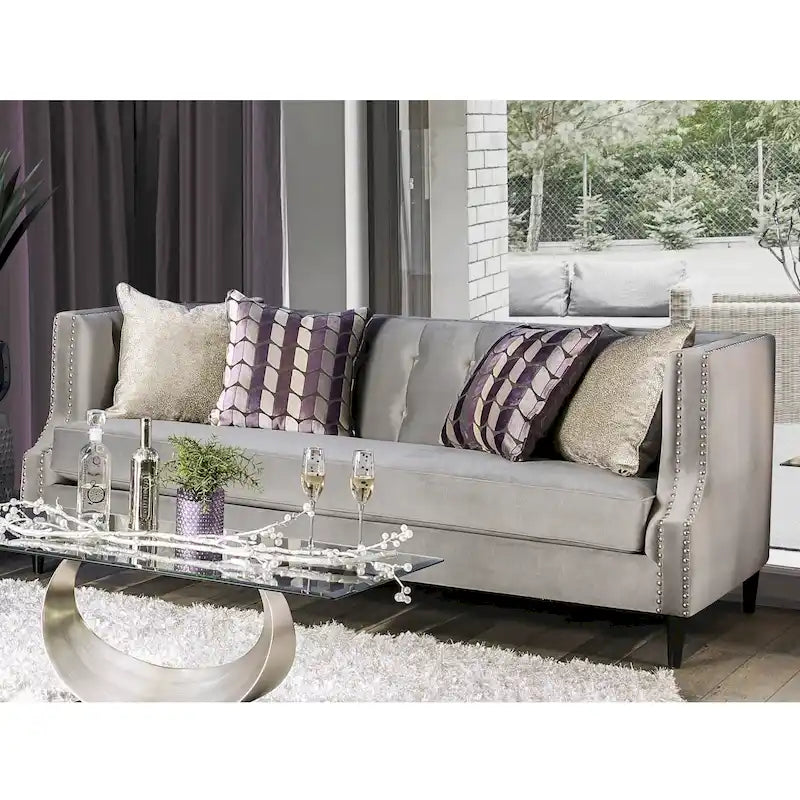 Canapé tuxedo en microfibre beige/gris/jaune royal avec dossier touffeté et garniture cloutée – 3 places